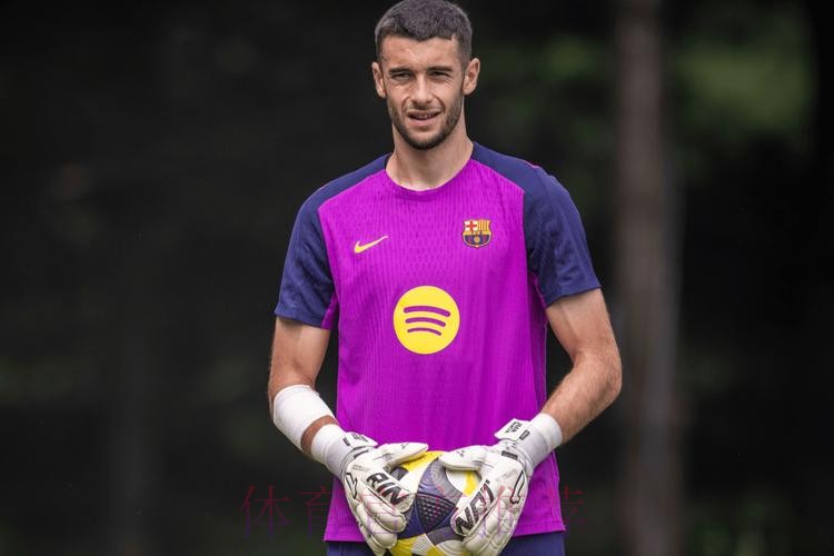 世体:巴萨希望与特狮面谈 劝说其签署医疗报告 世体:巴萨希望与特狮面谈 劝说其签署医疗报告